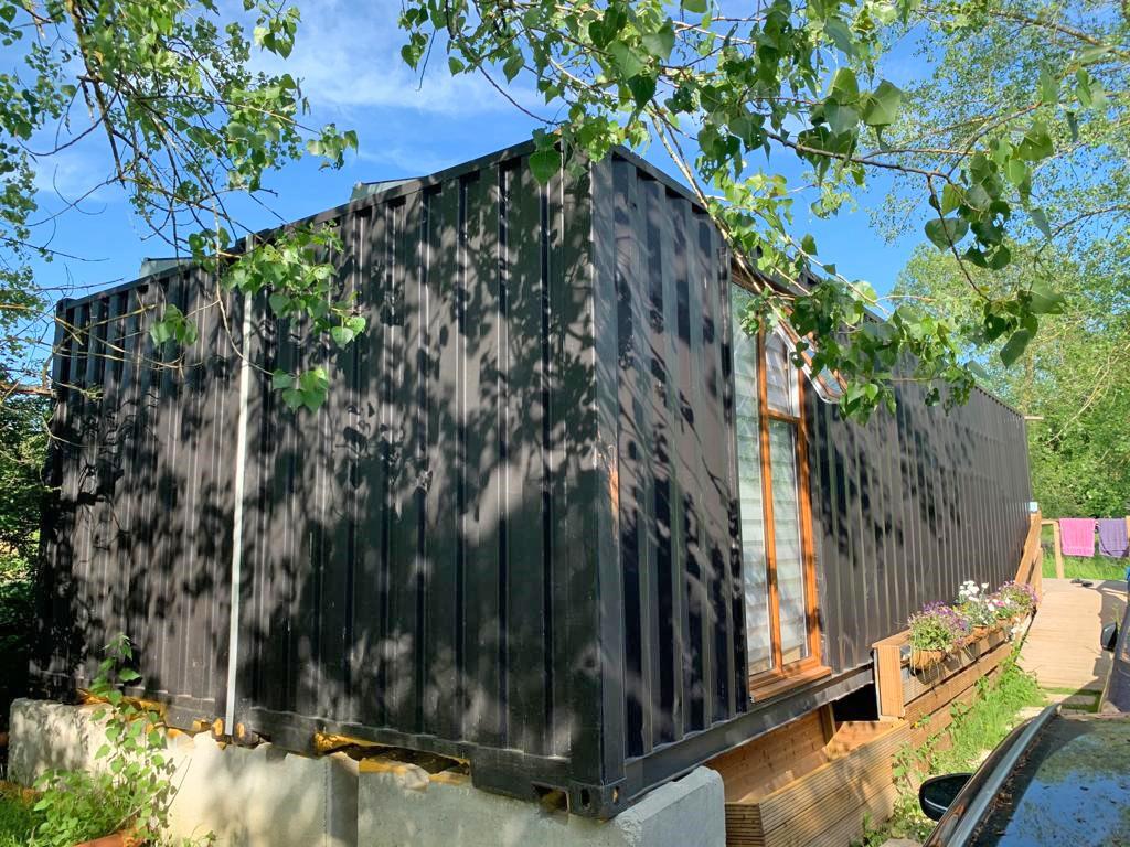 Lot: 10 - PREFABRICATED TWO-BEDROOM BUILDING - 